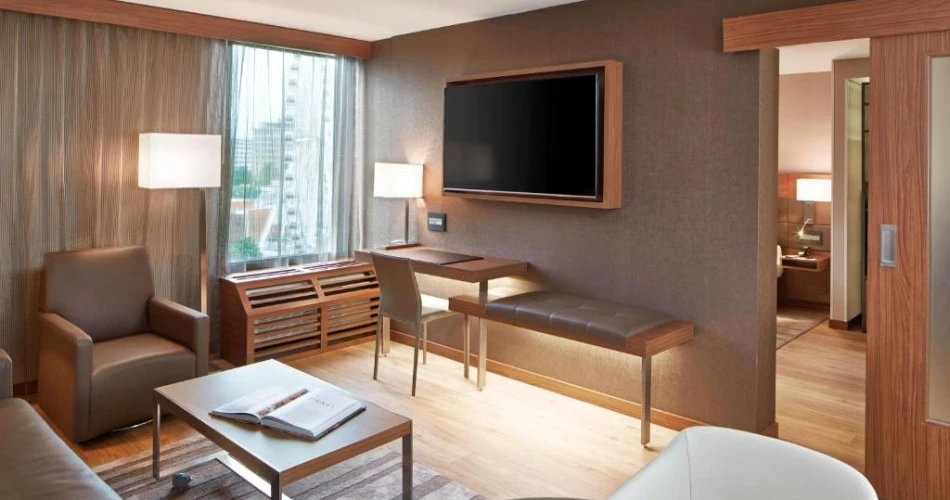 Encabezado Principal. Descubre Comodidad y Conveniencia en los Mejores Hoteles Cerca de Truist Park